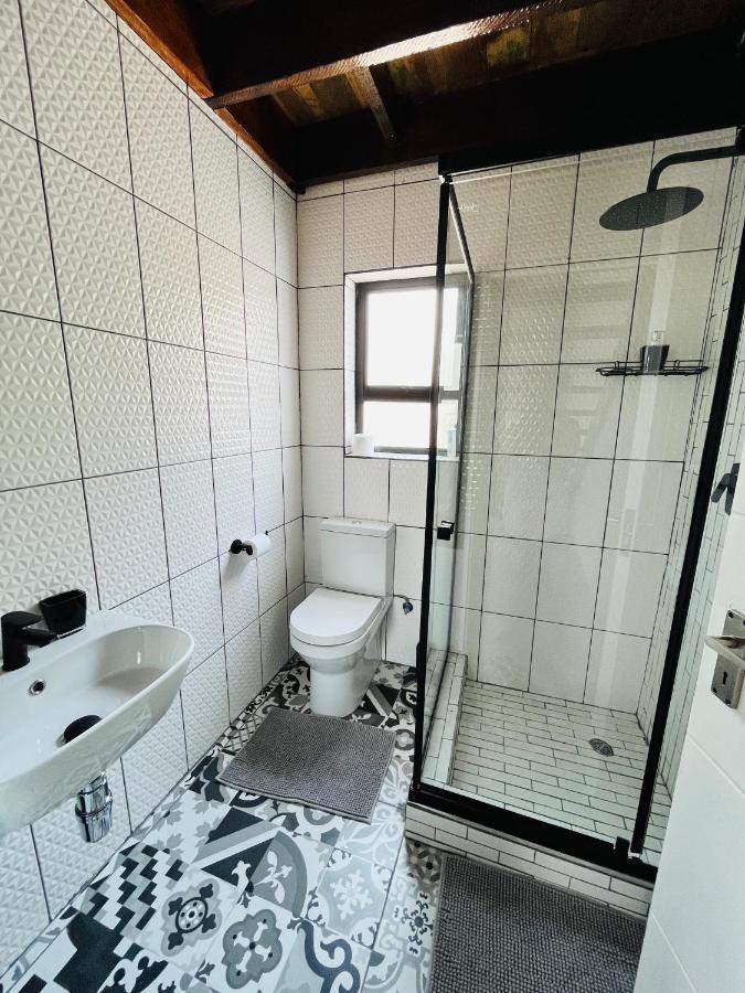 Kates Nest Guesthouse 오샤카티 외부 사진