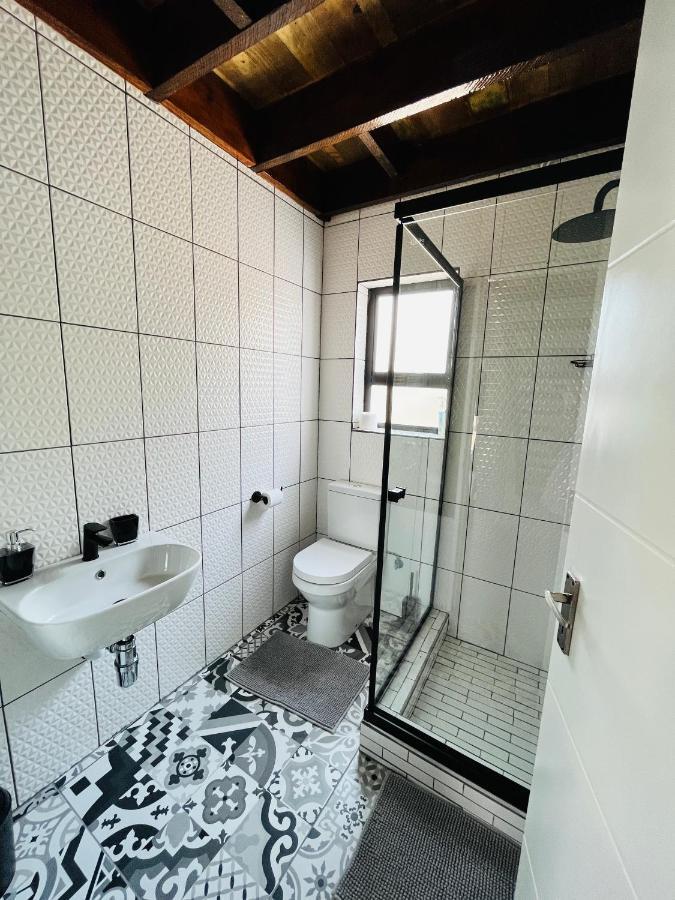 Kates Nest Guesthouse 오샤카티 외부 사진