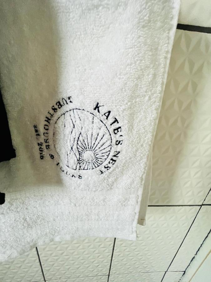 Kates Nest Guesthouse 오샤카티 외부 사진