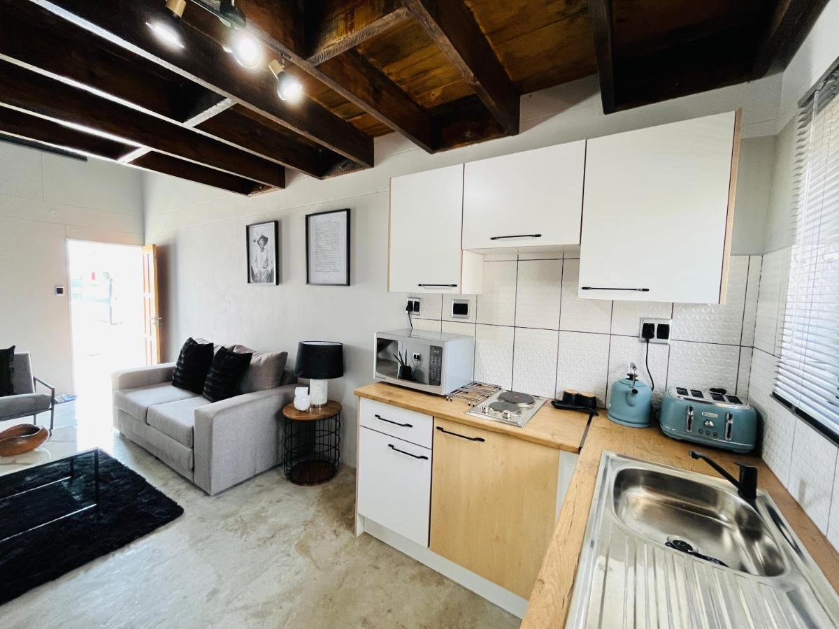 Kates Nest Guesthouse 오샤카티 외부 사진