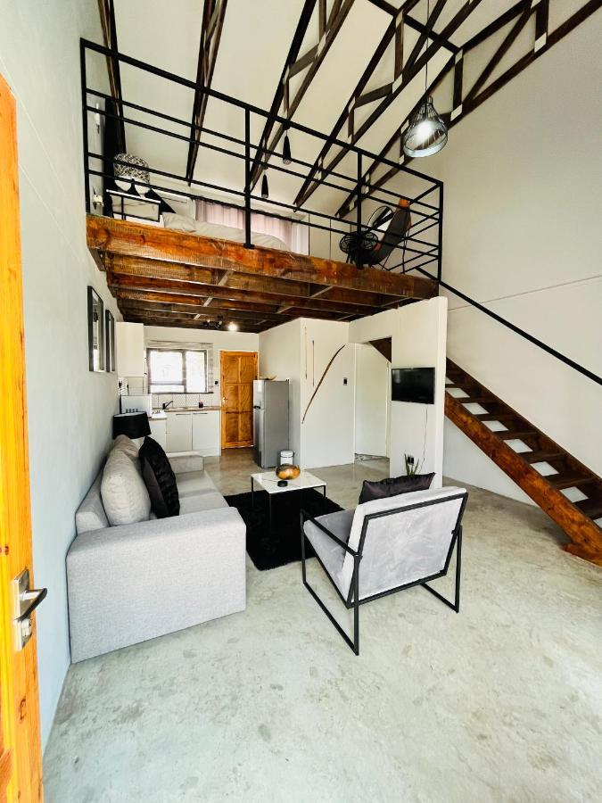Kates Nest Guesthouse 오샤카티 외부 사진