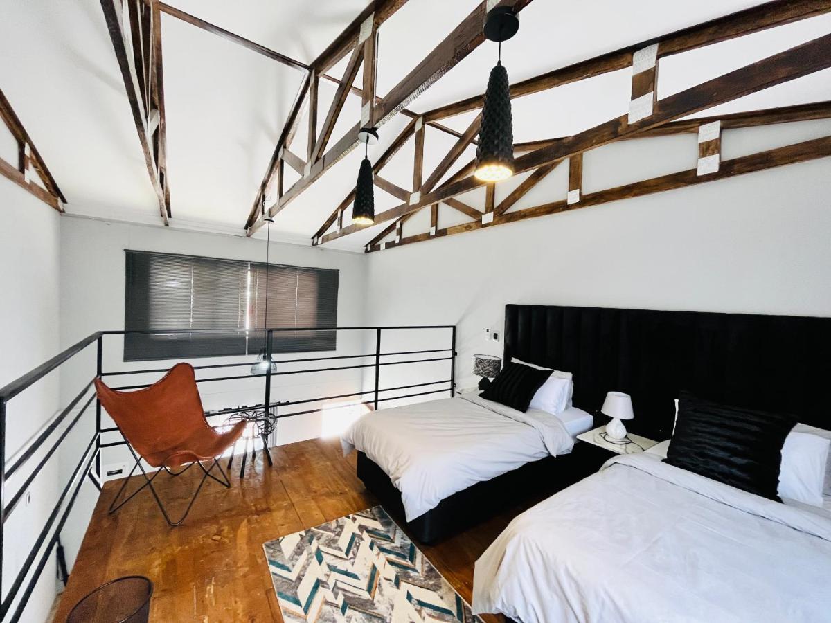 Kates Nest Guesthouse 오샤카티 외부 사진