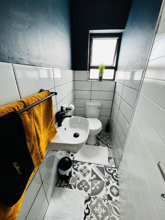 Kates Nest Guesthouse 오샤카티 외부 사진