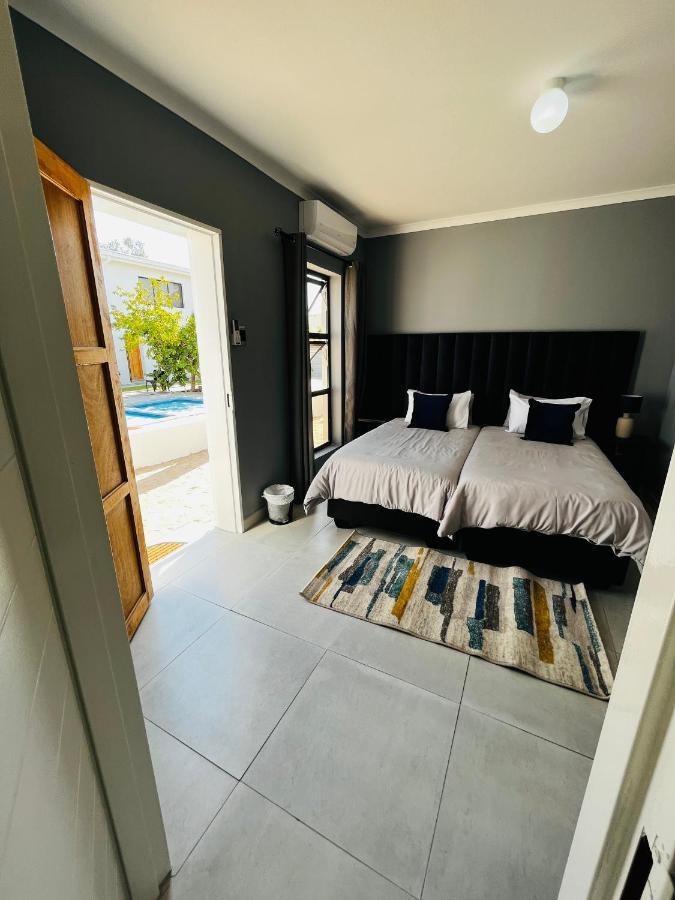 Kates Nest Guesthouse 오샤카티 외부 사진